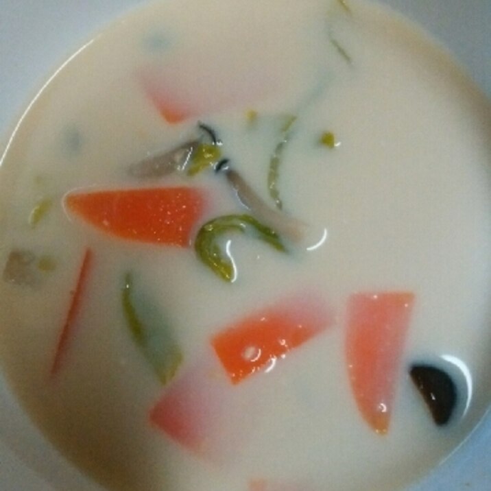 白菜とニンジンの豆乳スープ